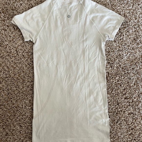Lululemon shirt - Picture 2 of 2